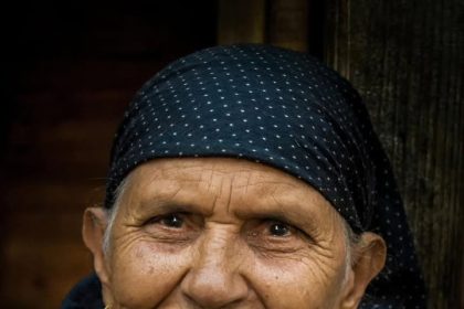 "منيرة وحلقانها الحلوين تبهر عدسة زاد محمد - Women of Egypt بقرية أتميدة"