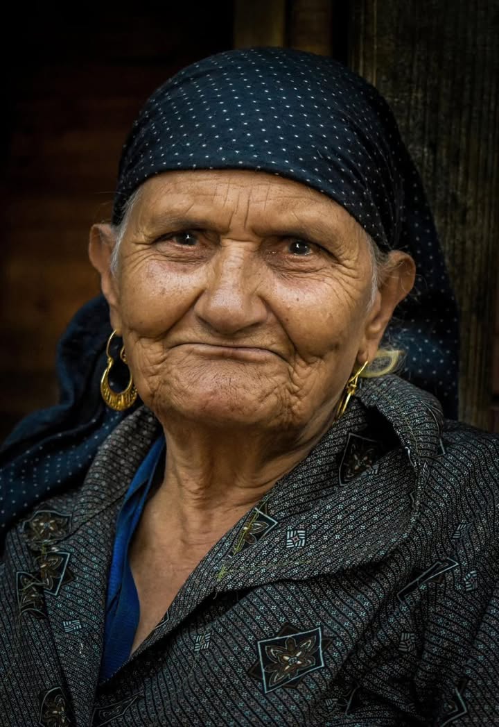 "منيرة وحلقانها الحلوين تبهر عدسة زاد محمد - Women of Egypt بقرية أتميدة"