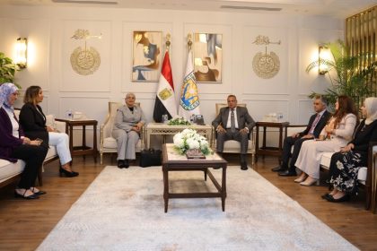 "رئيسة المجلس القومي للمرأة تبحث تعزيز التعاون مع محافظ جنوب سيناء لخدمة المرأة والتنمية"