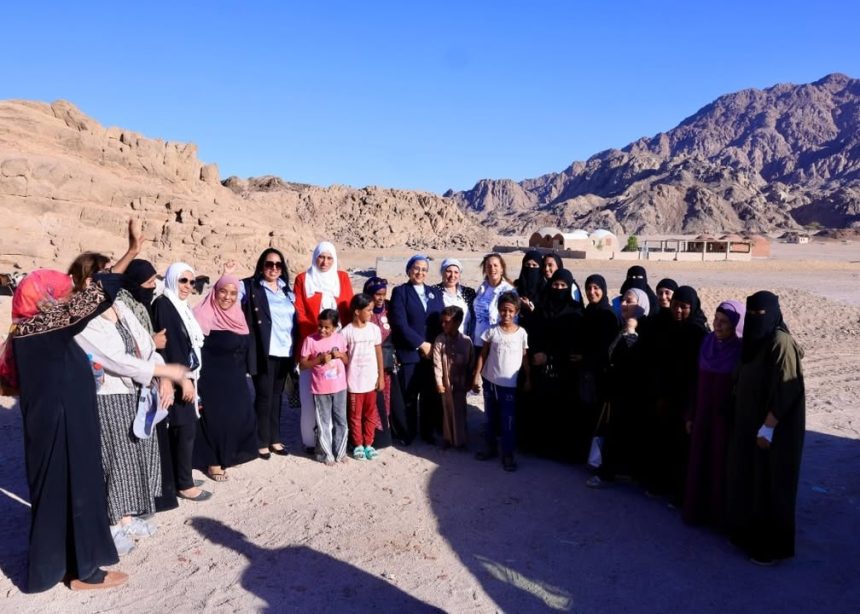 "المجلس القومي للمرأة يناقش تحديات وتطلعات سيدات وادي منحر الناقة بجنوب سيناء"