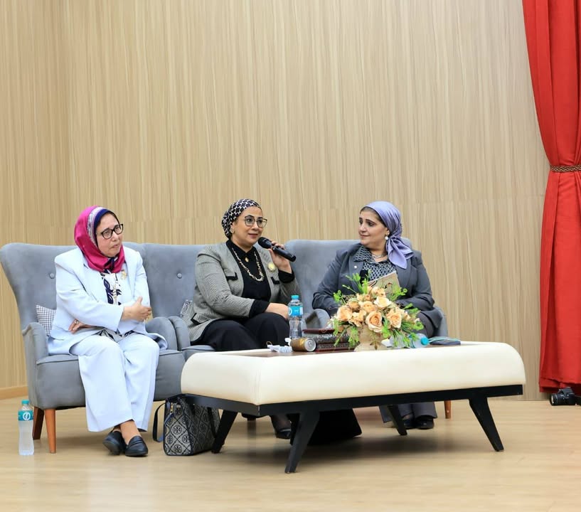 "رئيسة المجلس القومي للمرأة تستعرض إنجازات تمكين المرأة بحوار مفتوح في محافظة الدقهلية"