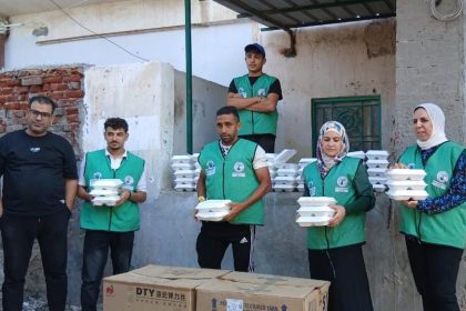 "مؤسسة نبيل الكاتب عضو التحالف الوطني توزع 2500 وجبة للأسر الأكثر استحقاقًا بالبحيرة"