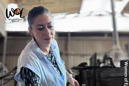 "سيدات مصر: أفرديت السيزي أول مصرية تحيي فن تشكيل الزجاج بالأيدي التراثي"