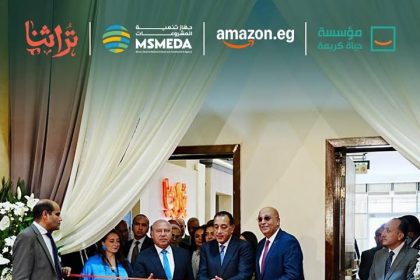 "رئيس الوزراء يزور جناح حياة كريمة بمعرض تراثنا لدعم الحرف التراثية والتسويق الإلكتروني"