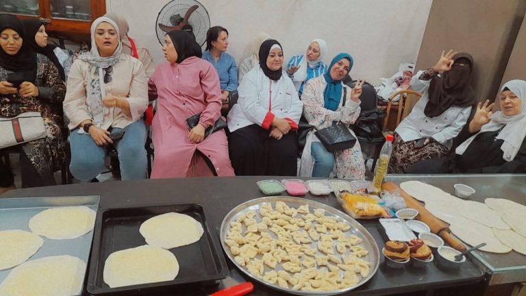 "الاتحاد العام لشباب العمال ينظم ورشة لتعليم فنون الفطائر والمعجنات لدعم السيدات"