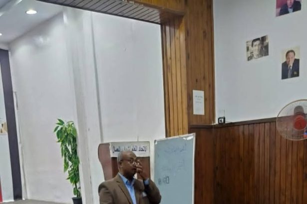 "الاتحاد العام لشباب العمال ينظم محاضرة حول القيادة بين الموهبة والاجتهاد لتطوير الشباب"